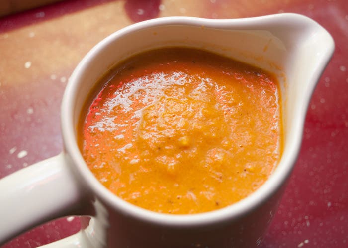 salsa de zanahoria en salsera
