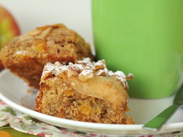 Cómo hacer cuadrados de manzana y nuez