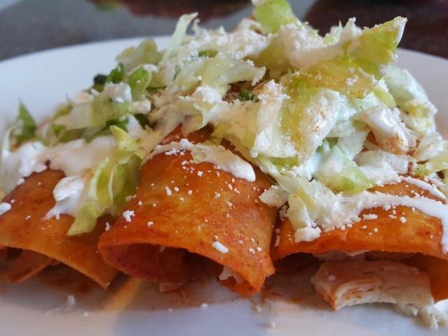 Enchiladas de pollo mexicanas con queso, receta paso a paso