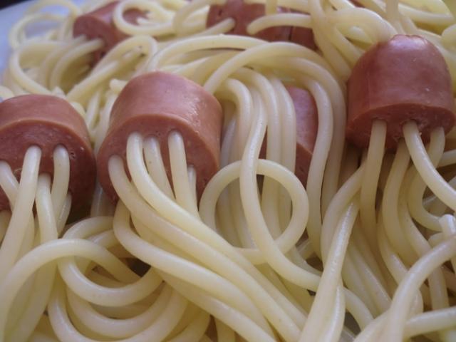 En el nombre Betsy Trotwood siete y media Receta de espaguetis con salchichas, ideal para cocinar con niños