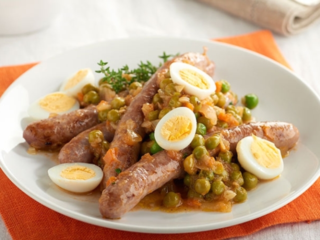 Recetas de salchichas con guisantes y huevos de codorniz