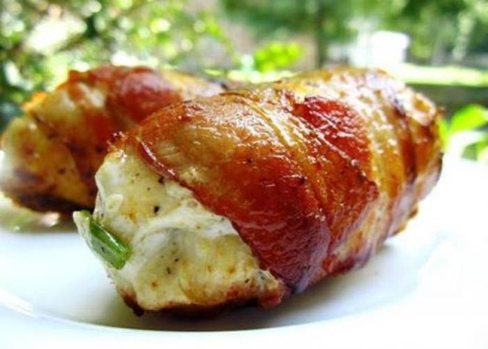 Pollo envuelto en bacon