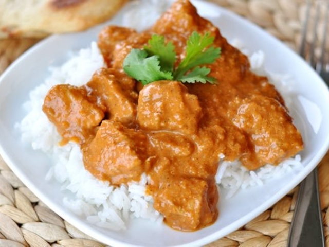 Receta de pollo marinado en yogur y salsa Makhani al estilo hindú