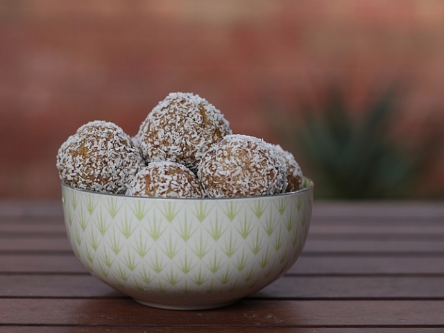 Trufas de dulce de leche y coco rallado, receta paso a paso