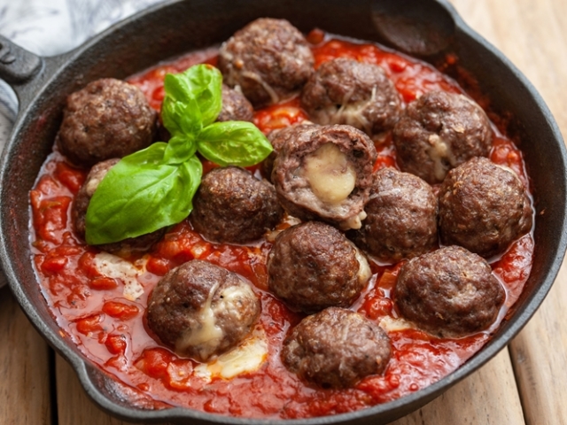 Albóndigas rellenas de queso mozzarella, receta paso a paso