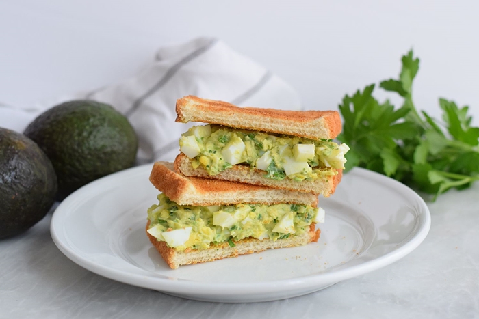 Ensalada de huevo y aguacate