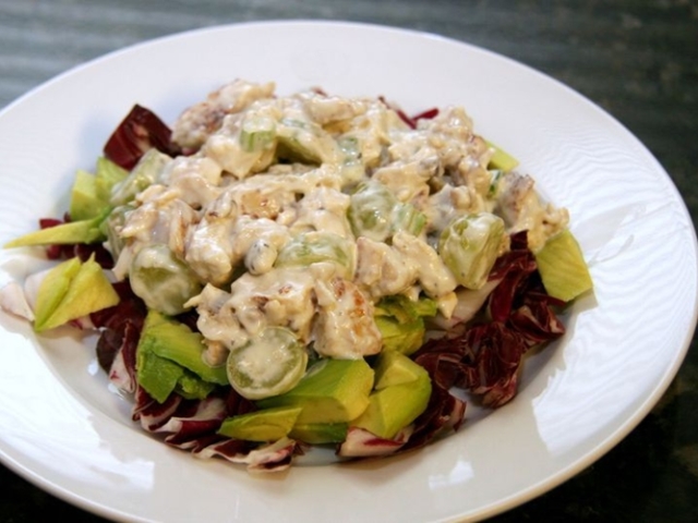 Ensalada de pollo con nueces y uvas, receta paso a paso