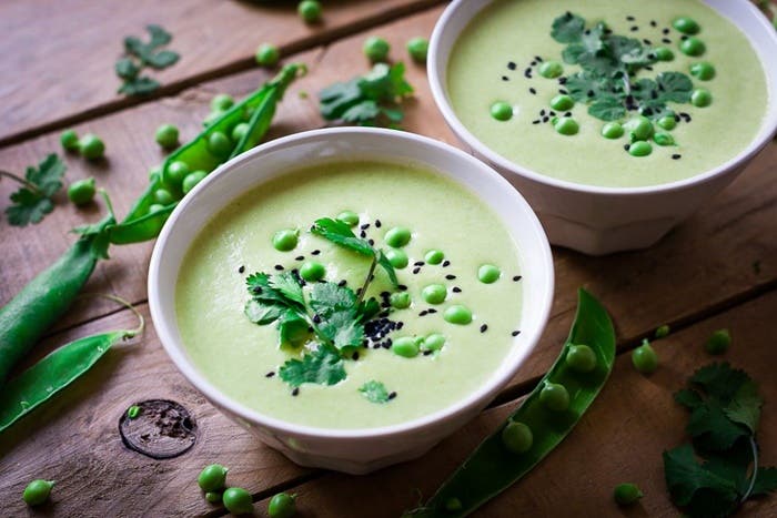 Sopa de crema de guisantes verdes